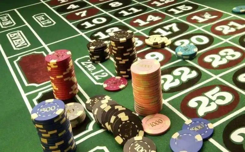 Máy game slot online đang quay với hiệu ứng thắng thưởng rực rỡ tại 333win